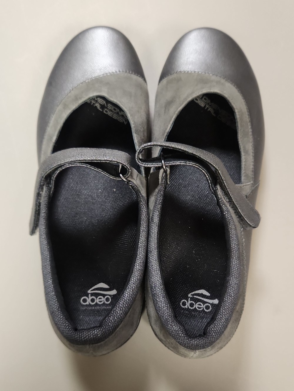 Abeo Women's Metallic Gray Mary Jane Flats Sz. 9